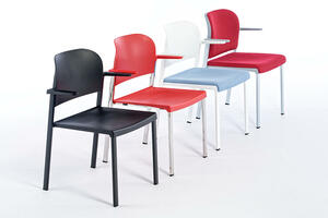 Verschiedene Modelle des Passau sind mit Armlehne erhältlich